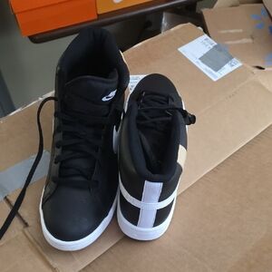 Size 10.5 Nike COURT ROYALE Men’s Black & White High-Top Sneakers